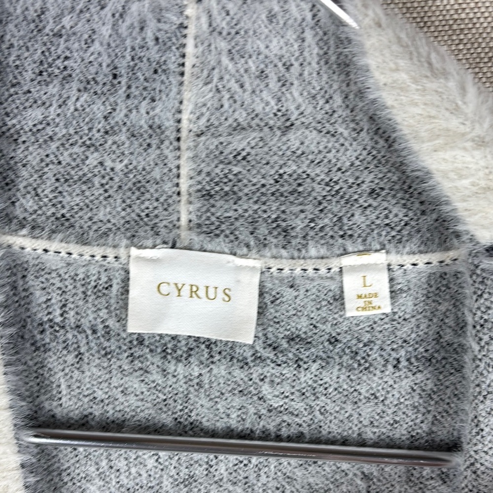 Cyrus > White and Gray Plaid Fuzzy Cardigan Large - Picture 2 of 8
